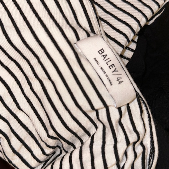 Great condition, worn a few times. I’m 5’4 and it’s a Knee length dress - Picture 4 of 5